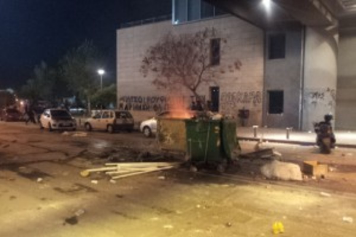 Πόλεμος έξω από την Τούμπα – VIDEOS | Newsit.gr Πόλεμος έξω από την Τούμπα – VIDEOS | Newsit.gr