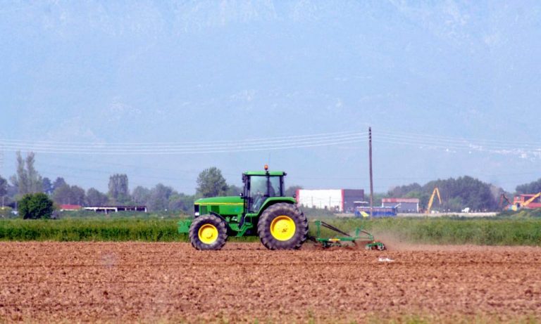 Ηράκλειο: Αγρότης καταπλακώθηκε από το τρακτέρ που οδηγούσε και σκοτώθηκε! | Newsit.gr Ηράκλειο: Αγρότης καταπλακώθηκε από το τρακτέρ που οδηγούσε και σκοτώθηκε! | Newsit.gr
