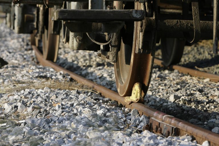 Πλιάτσικο χωρίς τέλος στα τρένα- Κλέβουν από καλώδια μέχρι ντηζελάμαξες | Newsit.gr Πλιάτσικο χωρίς τέλος στα τρένα- Κλέβουν από καλώδια μέχρι ντηζελάμαξες | Newsit.gr