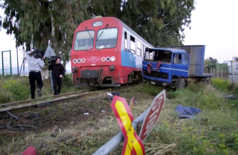 Θεσσαλονίκη: «‘Εμεινε» πάνω στις γραμμές του τρένου! | Newsit.gr Θεσσαλονίκη: «‘Εμεινε» πάνω στις γραμμές του τρένου! | Newsit.gr