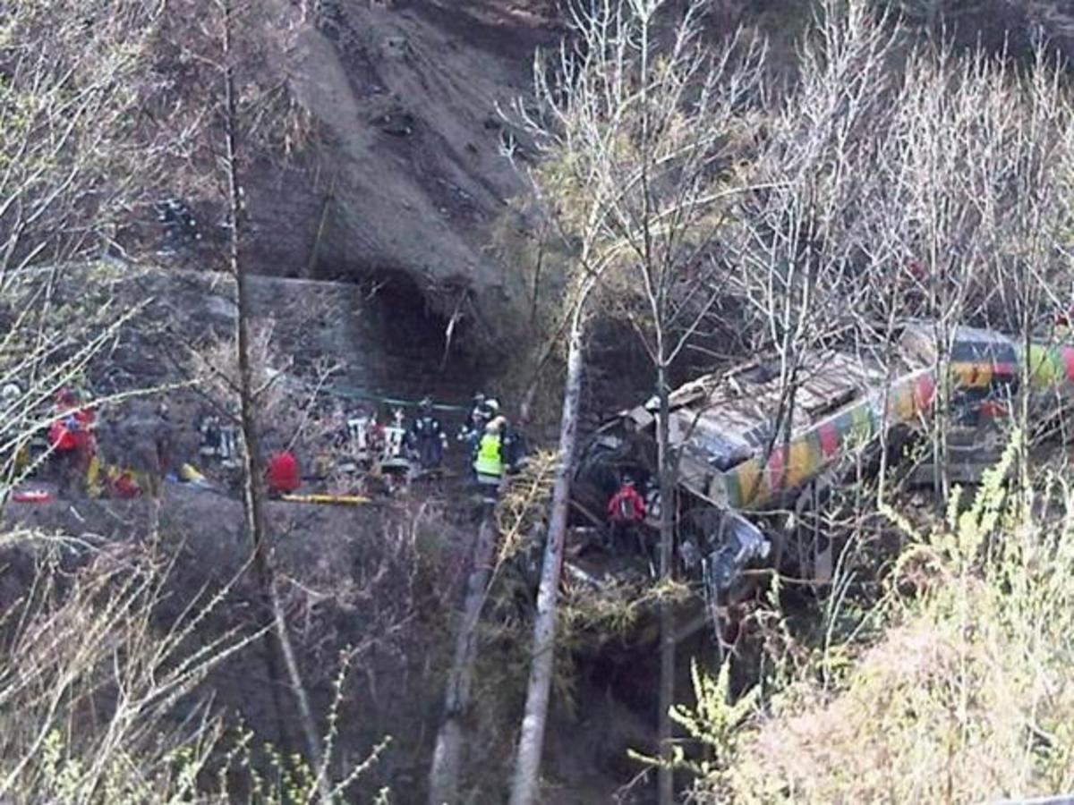 Ιταλία: Σιδηροδρομικό δυστύχημα με 9 νεκρούς και 2 αγνοούμενους | Newsit.gr Ιταλία: Σιδηροδρομικό δυστύχημα με 9 νεκρούς και 2 αγνοούμενους | Newsit.gr