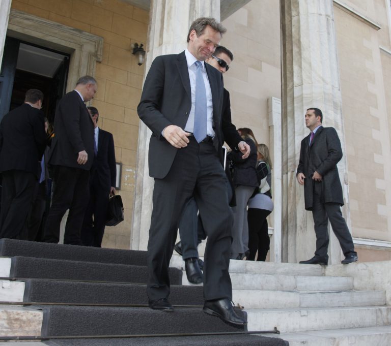 Στον «αέρα» η νέα δανειακή σύμβαση και το εθελοντικό “κούρεμα” | Newsit.gr Στον «αέρα» η νέα δανειακή σύμβαση και το εθελοντικό “κούρεμα” | Newsit.gr