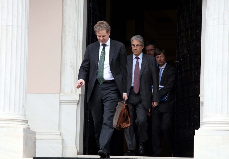 Ετοιμάζουν κατασχέσεις τραπεζικών λογαριασμών για όσους χρωστούν στο Δημόσιο – Το απαιτεί ξεκάθαρα η τρόϊκα σε έκθεση της! | Newsit.gr Ετοιμάζουν κατασχέσεις τραπεζικών λογαριασμών για όσους χρωστούν στο Δημόσιο – Το απαιτεί ξεκάθαρα η τρόϊκα σε έκθεση της! | Newsit.gr