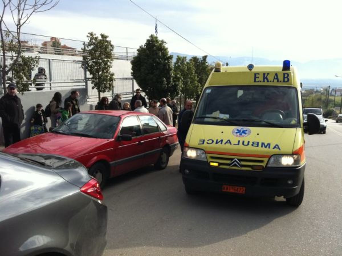 Λαμία: 7χρονη παρασύρθηκε από Ι.Χ. έξω από το σχολείο της | Newsit.gr Λαμία: 7χρονη παρασύρθηκε από Ι.Χ. έξω από το σχολείο της | Newsit.gr
