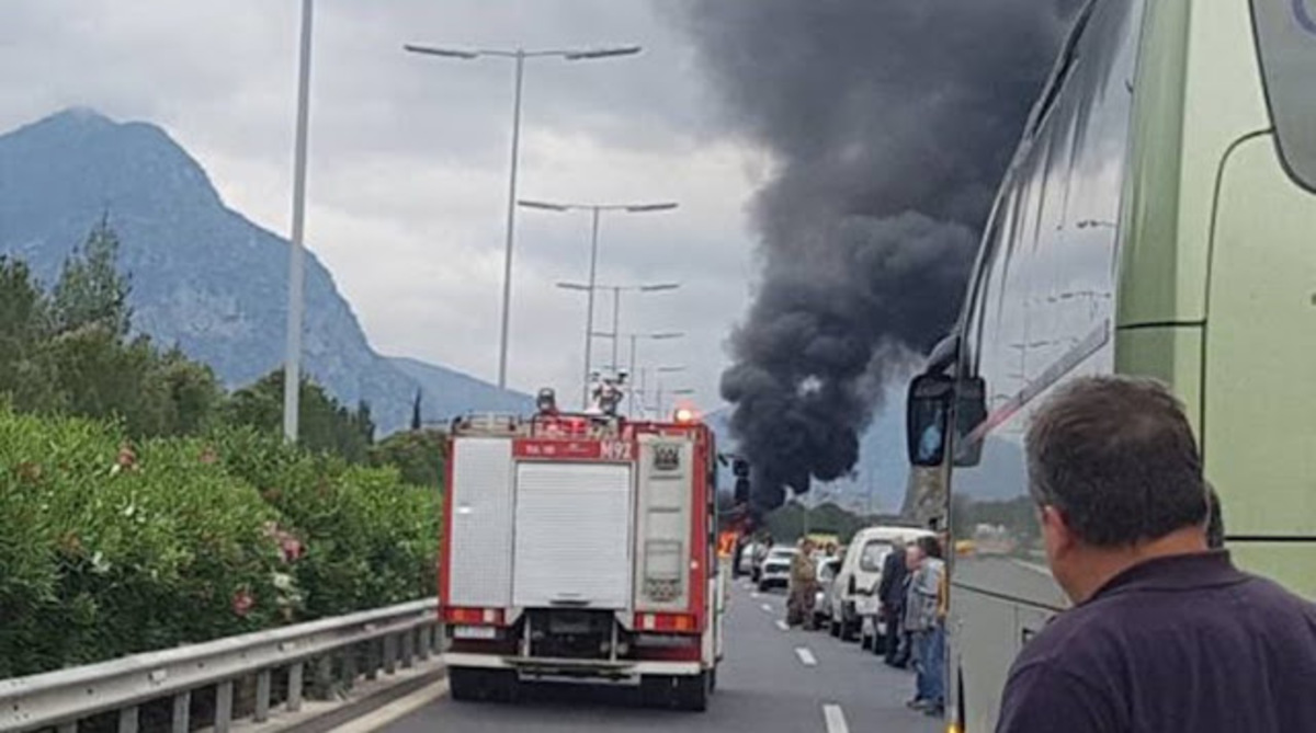 Μεσσηνία: Αυτοκίνητο τυλίχθηκε στις φλόγες μετά από τροχαίο | Newsit.gr Μεσσηνία: Αυτοκίνητο τυλίχθηκε στις φλόγες μετά από τροχαίο | Newsit.gr
