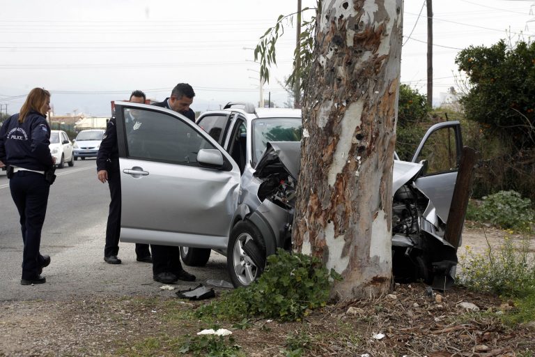 Θανατηφόρο τροχαίο στη Χαλκιδική – Τράκαρε σε δέντρο και σκοτώθηκε | Newsit.gr Θανατηφόρο τροχαίο στη Χαλκιδική – Τράκαρε σε δέντρο και σκοτώθηκε | Newsit.gr