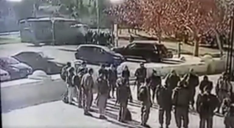 Ιερουσαλήμ: Σοκαριστικό βίντεο – Η στιγμή που το φορτηγό πέφτει στους στρατιώτες | Newsit.gr Ιερουσαλήμ: Σοκαριστικό βίντεο – Η στιγμή που το φορτηγό πέφτει στους στρατιώτες | Newsit.gr
