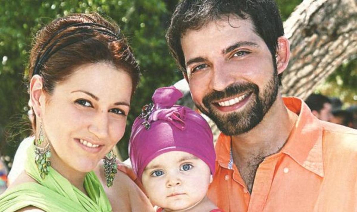 Φ. Τσακίρη – Τ. Γουσέτης: Βάφτισαν την μονάκριβη κορούλα τους! Φωτογραφίες | Newsit.gr Φ. Τσακίρη – Τ. Γουσέτης: Βάφτισαν την μονάκριβη κορούλα τους! Φωτογραφίες | Newsit.gr