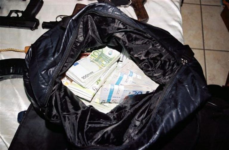 Ηράκλειο: Τράκαραν γυναίκα ταχυδρόμο για να τη ληστέψουν! – Πήραν 23.000 ευρώ! | Newsit.gr Ηράκλειο: Τράκαραν γυναίκα ταχυδρόμο για να τη ληστέψουν! – Πήραν 23.000 ευρώ! | Newsit.gr