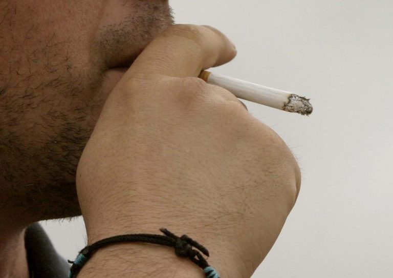 Δεκαετίες πίσω! Αγοράζουν χύμα τσιγάρα από τα περίπτερα στην Ηλεία | Newsit.gr Δεκαετίες πίσω! Αγοράζουν χύμα τσιγάρα από τα περίπτερα στην Ηλεία | Newsit.gr