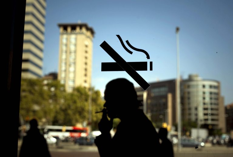 Κάπνισμα: Οι «αόρατοι» έλεγχοι και τα …συννεφιασμένα μπαρ! | Newsit.gr Κάπνισμα: Οι «αόρατοι» έλεγχοι και τα …συννεφιασμένα μπαρ! | Newsit.gr