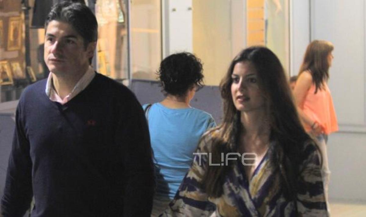 Σ. Τσιμτσιλή – Θ. Σοφός: Ερωτευμένοι στην Τήνο! Φωτογραφίες | Newsit.gr Σ. Τσιμτσιλή – Θ. Σοφός: Ερωτευμένοι στην Τήνο! Φωτογραφίες | Newsit.gr
