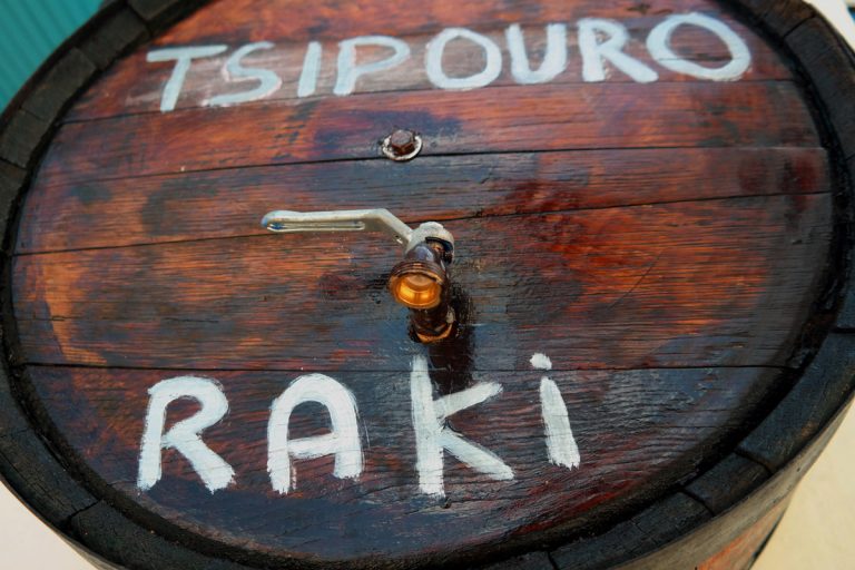 Θα μας… «κόψουν» τσίπουρο και τσικουδιά! Τι ζητά η Κομισιόν | Newsit.gr Θα μας… «κόψουν» τσίπουρο και τσικουδιά! Τι ζητά η Κομισιόν | Newsit.gr