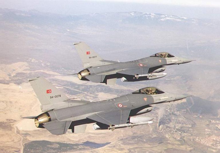 Αεροσκάφη βομβάρδισαν βάση του ΡΚΚ στο βόρειο Ιράκ | Newsit.gr Αεροσκάφη βομβάρδισαν βάση του ΡΚΚ στο βόρειο Ιράκ | Newsit.gr