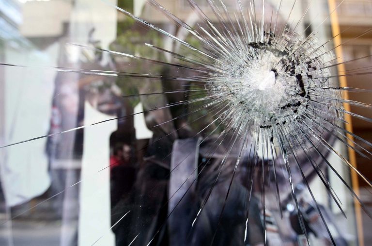 Αλεξανδρούπολη: Τα έβαλε με το… καφενείο! | Newsit.gr Αλεξανδρούπολη: Τα έβαλε με το… καφενείο! | Newsit.gr