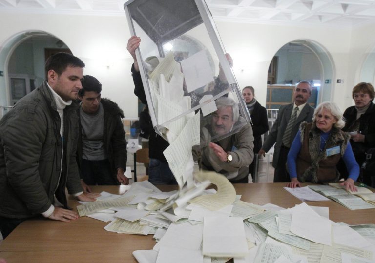 Ουκρανία: Πάλι ο Γιανούκοβιτς νίκησε τη Γιούλια – Εκτός Βουλής ο Σεφτσένκο | Newsit.gr Ουκρανία: Πάλι ο Γιανούκοβιτς νίκησε τη Γιούλια – Εκτός Βουλής ο Σεφτσένκο | Newsit.gr