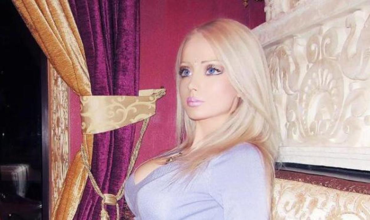 Δεν είναι κούκλα! Είναι η… ζωντανή σωσίας της Barbie. Φωτογραφίες από την επίσκεψή της στην Ελλάδα! | Newsit.gr Δεν είναι κούκλα! Είναι η… ζωντανή σωσίας της Barbie. Φωτογραφίες από την επίσκεψή της στην Ελλάδα! | Newsit.gr