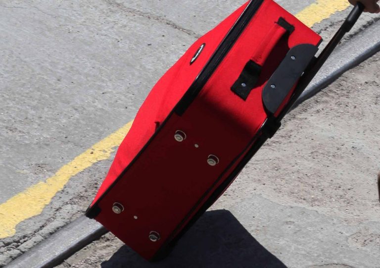 Έκλεισαν 8χρονο σε βαλίτσα και ταξίδεψε στο χώρο αποσκευών του ΚΤΕΛ! | Newsit.gr Έκλεισαν 8χρονο σε βαλίτσα και ταξίδεψε στο χώρο αποσκευών του ΚΤΕΛ! | Newsit.gr