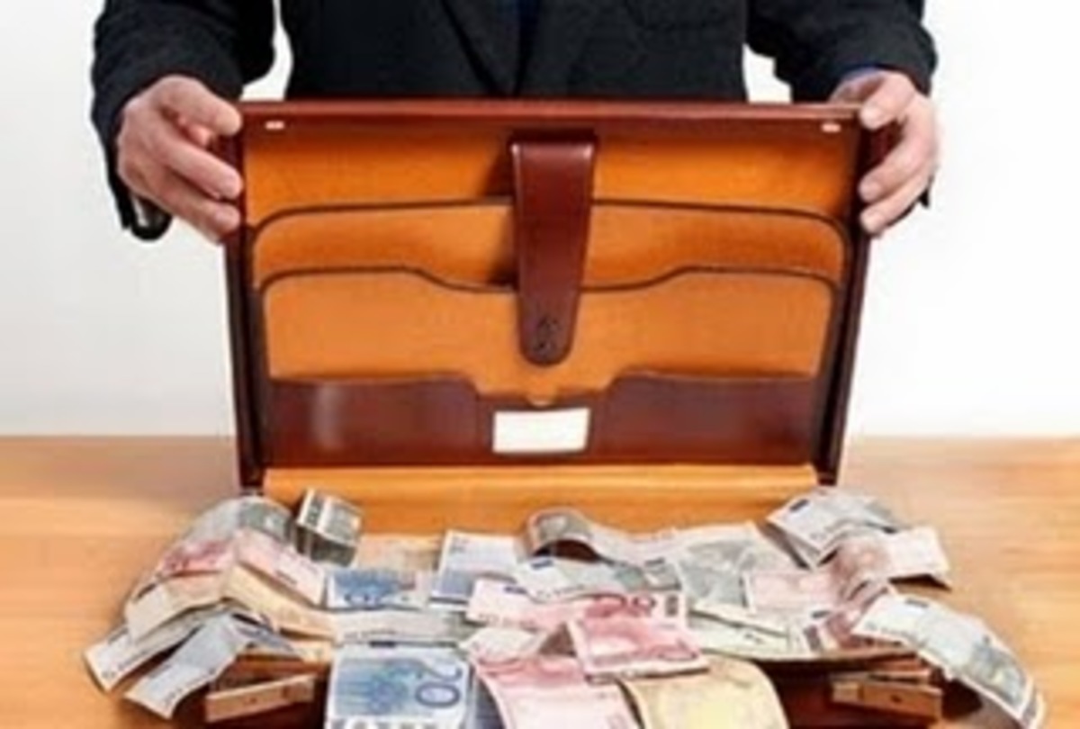Να τσοντάρουμε!Μόλις 367.863 ευρώ για τον διοικητή της ΕΚΤ | Newsit.gr Να τσοντάρουμε!Μόλις 367.863 ευρώ για τον διοικητή της ΕΚΤ | Newsit.gr
