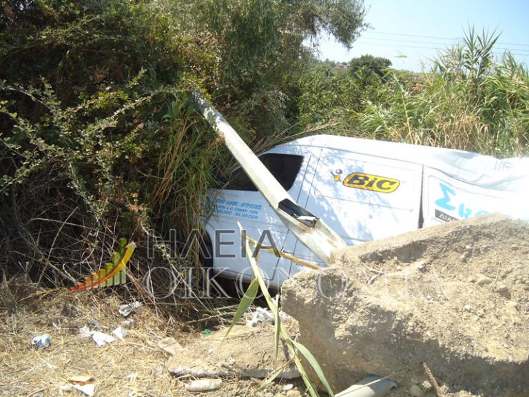 Ηλεία: Βαν ξερίζωσε κολώνα φωτισμού! Ο οδηγός γλίτωσε με γρατζουνιές | Newsit.gr Ηλεία: Βαν ξερίζωσε κολώνα φωτισμού! Ο οδηγός γλίτωσε με γρατζουνιές | Newsit.gr