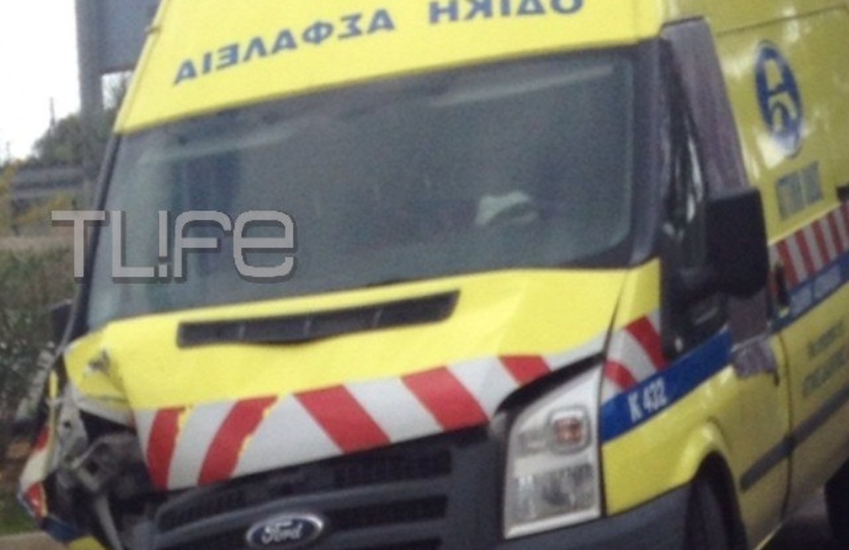 Τόμας Πρωτόπαπας: Φωτογραφίες από το αυτοκίνητό του και το βαν της Α. οδού λίγα λεπτά μετά το ατύχημα | Newsit.gr Τόμας Πρωτόπαπας: Φωτογραφίες από το αυτοκίνητό του και το βαν της Α. οδού λίγα λεπτά μετά το ατύχημα | Newsit.gr