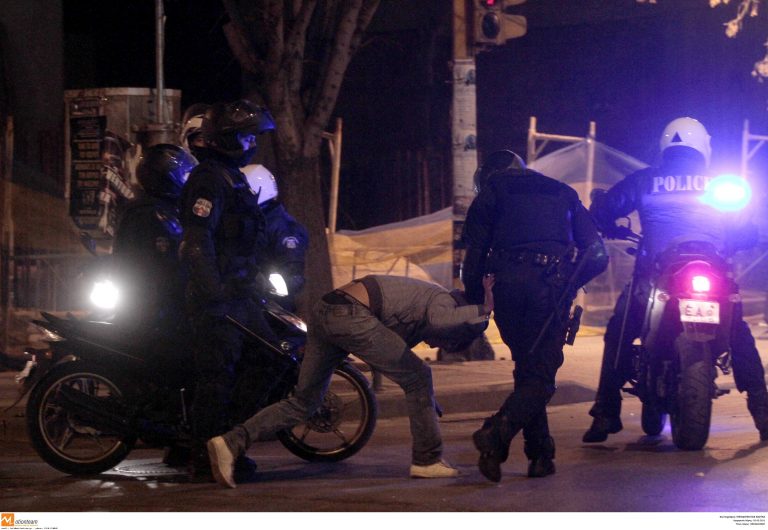 Βόλος: Η αστυνομία πρόλαβε τους χούλιγκανς – Ένταση μεταξύ οπαδών ΟΣΦΠ και ΠΑΟ στο κέντρο της πόλης | Newsit.gr Βόλος: Η αστυνομία πρόλαβε τους χούλιγκανς – Ένταση μεταξύ οπαδών ΟΣΦΠ και ΠΑΟ στο κέντρο της πόλης | Newsit.gr