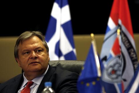 «Μαλλιά-κουβάρια» στο ΥΕΘΑ για το κλείσιμο στρατοπέδων, λόγω Πετσάλνικου | Newsit.gr «Μαλλιά-κουβάρια» στο ΥΕΘΑ για το κλείσιμο στρατοπέδων, λόγω Πετσάλνικου | Newsit.gr