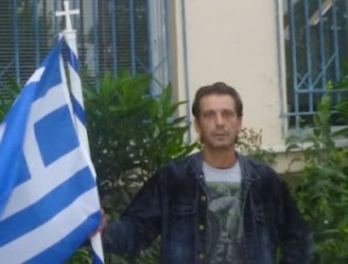 Άνεργος σε απελπισία απειλούσε να πέσει από ταράτσα -Video | Newsit.gr Άνεργος σε απελπισία απειλούσε να πέσει από ταράτσα -Video | Newsit.gr