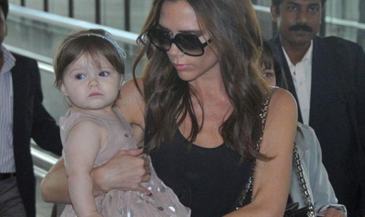 V. Beckham: Ξέχασε το γιο της στην κουζίνα και… έφυγε για το σχολείο! | Newsit.gr V. Beckham: Ξέχασε το γιο της στην κουζίνα και… έφυγε για το σχολείο! | Newsit.gr