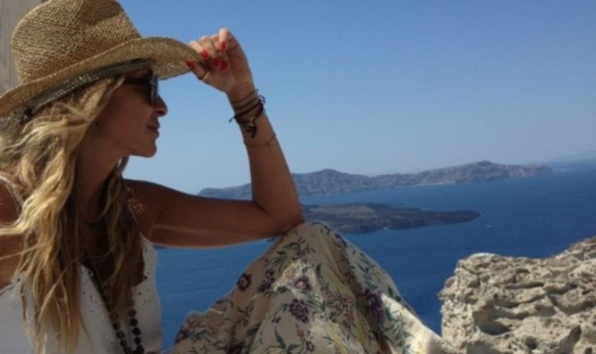 Α. Βίσση: Στη Σαντορίνη μετά το ξέφρενο γλέντι με τον Α. Κανάκη! Φωτογραφίες | Newsit.gr Α. Βίσση: Στη Σαντορίνη μετά το ξέφρενο γλέντι με τον Α. Κανάκη! Φωτογραφίες | Newsit.gr