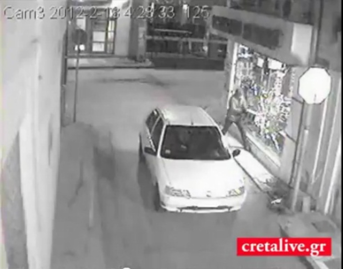 Kαρέ καρέ ληστεία σε κοσμηματοπωλείο (video) | Newsit.gr Kαρέ καρέ ληστεία σε κοσμηματοπωλείο (video) | Newsit.gr
