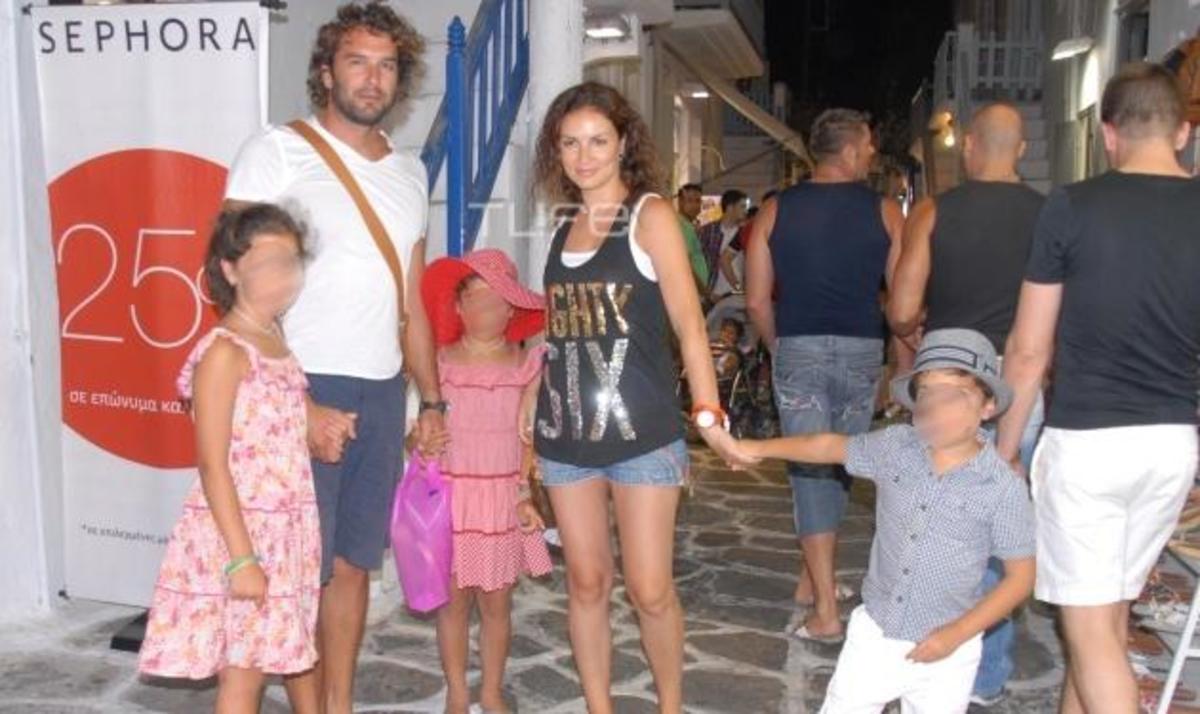Α. Βλοντάκης – Κ. Στεργιάδου: Διακοπές με τα παιδιά τους στη Μύκονο! Φωτογραφίες | Newsit.gr Α. Βλοντάκης – Κ. Στεργιάδου: Διακοπές με τα παιδιά τους στη Μύκονο! Φωτογραφίες | Newsit.gr