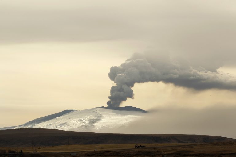 Φόβος και τρόμος στην Ισλανδία από επικείμενη έκρηξη ηφαιστείου | Newsit.gr Φόβος και τρόμος στην Ισλανδία από επικείμενη έκρηξη ηφαιστείου | Newsit.gr