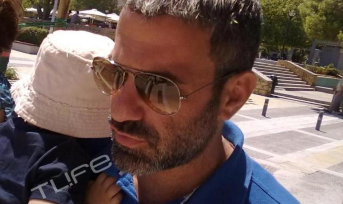 Σπ. Χαριτάτος: Οι πρώτες βόλτες με το βαφτιστήρι του! | Newsit.gr Σπ. Χαριτάτος: Οι πρώτες βόλτες με το βαφτιστήρι του! | Newsit.gr