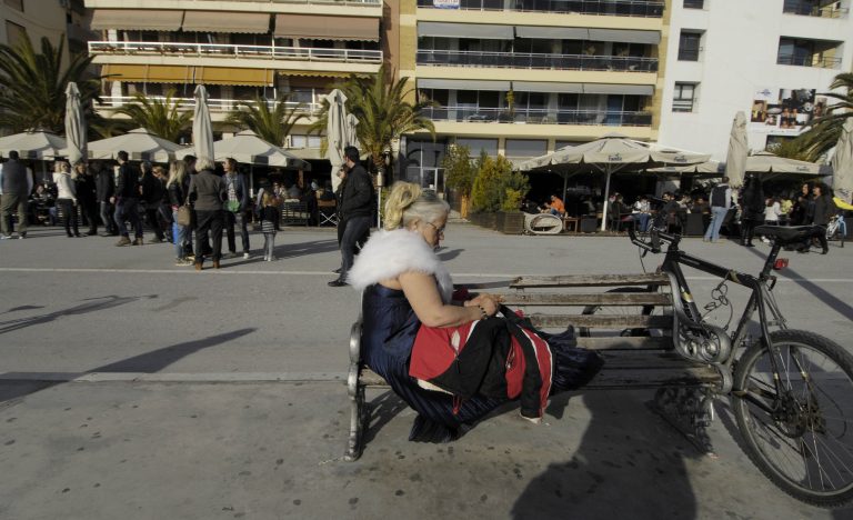 Αλβανοί και Κινέζοι εγκαταλείπουν το Βόλο λόγω κρίσης | Newsit.gr Αλβανοί και Κινέζοι εγκαταλείπουν το Βόλο λόγω κρίσης | Newsit.gr