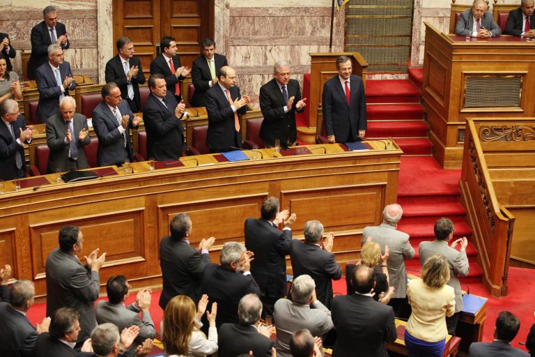 Η Lexus του Κασιδιάρη, ο… συνωστισμός για τον Σαμαρά και το μηχανάκι του Τσίπρα – Στιγμιότυπα από τη Βουλή μέρος 2 | Newsit.gr Η Lexus του Κασιδιάρη, ο… συνωστισμός για τον Σαμαρά και το μηχανάκι του Τσίπρα – Στιγμιότυπα από τη Βουλή μέρος 2 | Newsit.gr