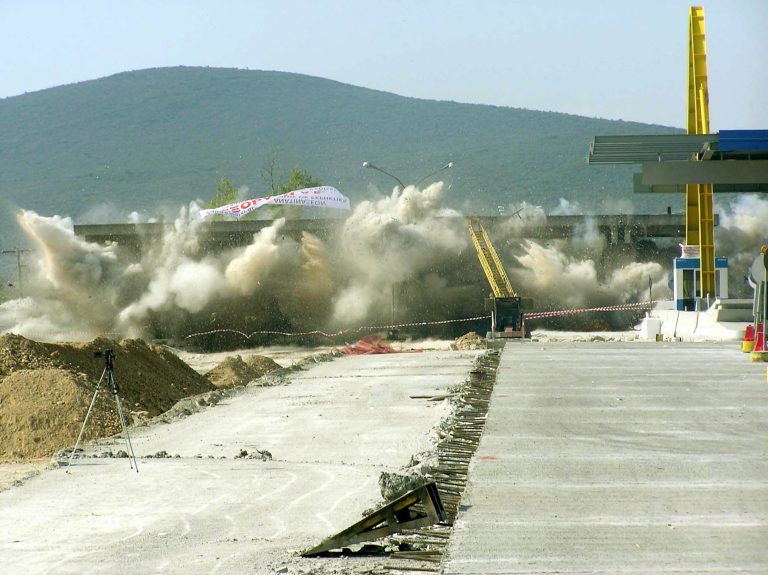 Λαμία: Ένας τραυματίας από ελεγχόμενη έκρηξη | Newsit.gr Λαμία: Ένας τραυματίας από ελεγχόμενη έκρηξη | Newsit.gr