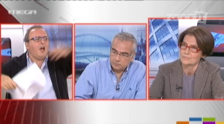 Έξαλλος ο Καμπουράκης, πέταξε τα χαρτιά του και τα …καρφιά του στον αέρα! | Newsit.gr Έξαλλος ο Καμπουράκης, πέταξε τα χαρτιά του και τα …καρφιά του στον αέρα! | Newsit.gr