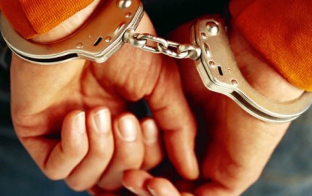 Κρήτη: Προσπάθησε να κόψει τις φλέβες του … με τις χειροπέδες! | Newsit.gr Κρήτη: Προσπάθησε να κόψει τις φλέβες του … με τις χειροπέδες! | Newsit.gr