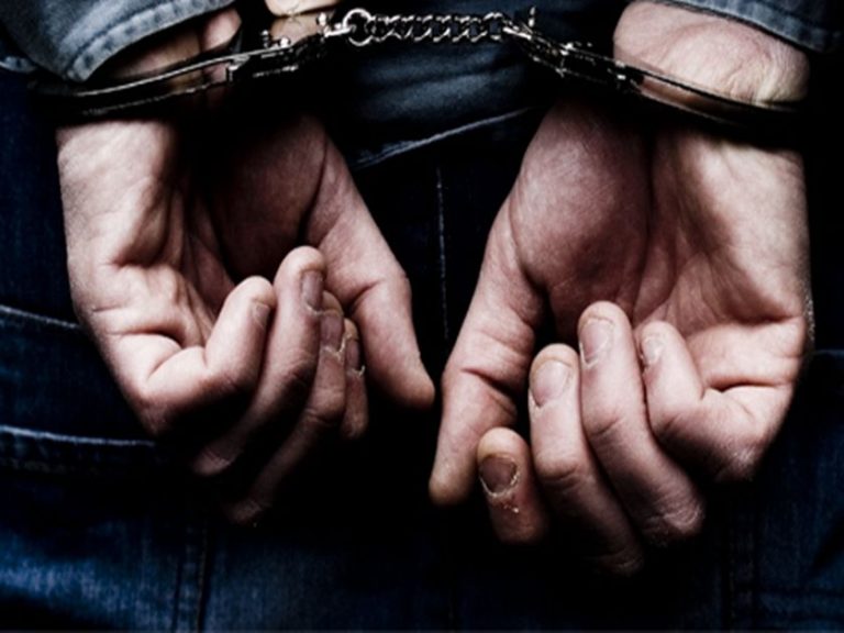 Κρήτη: Από το γλέντι με χειροπέδες στα κρατητήρια! | Newsit.gr Κρήτη: Από το γλέντι με χειροπέδες στα κρατητήρια! | Newsit.gr