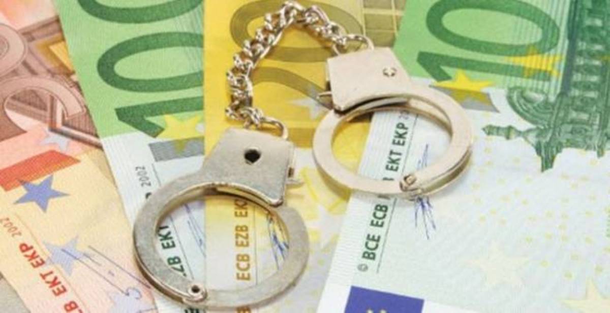 Χειροπέδες σε 54χρονη για χρέη στο δημόσιο | Newsit.gr Χειροπέδες σε 54χρονη για χρέη στο δημόσιο | Newsit.gr
