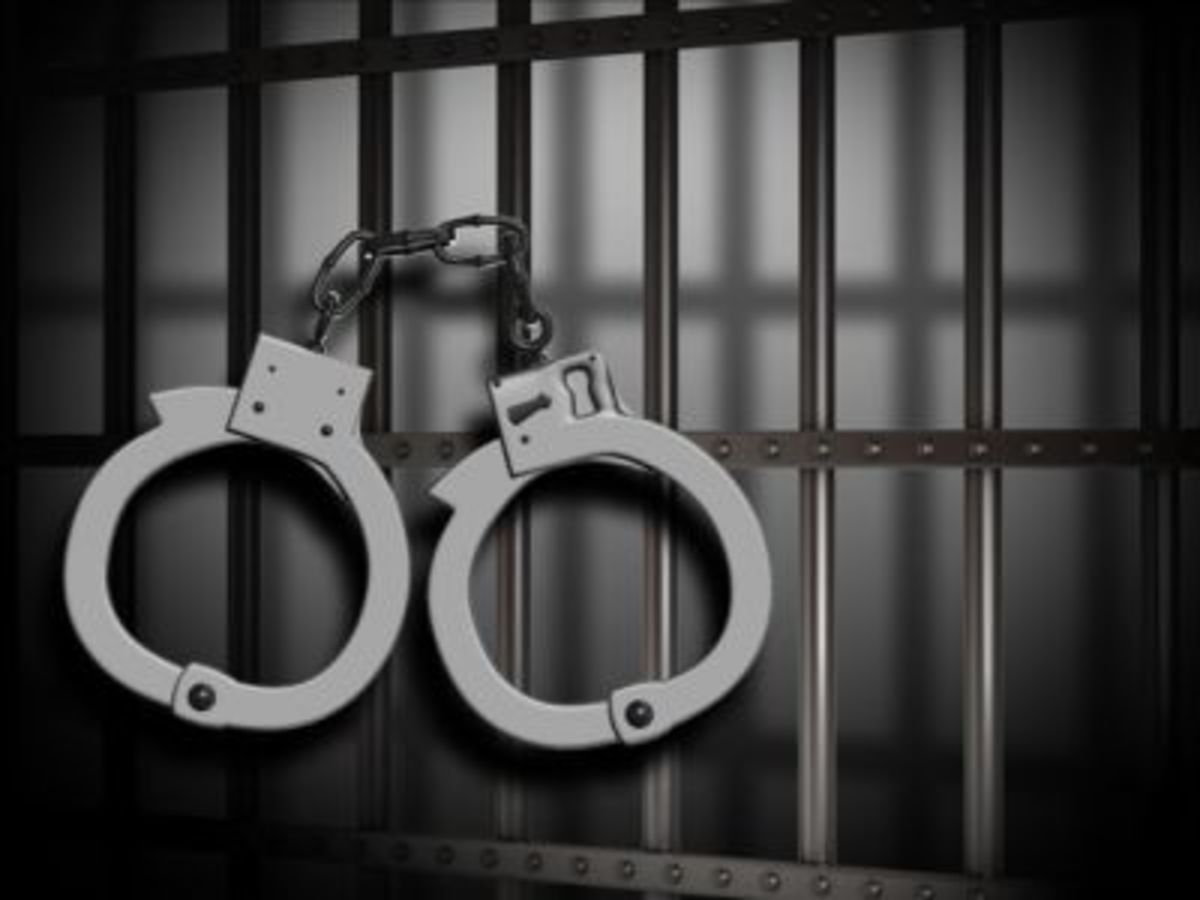 Χειροπέδες κατά φοροφυγάδων με τις… ευλογίες της τρόικας | Newsit.gr Χειροπέδες κατά φοροφυγάδων με τις… ευλογίες της τρόικας | Newsit.gr