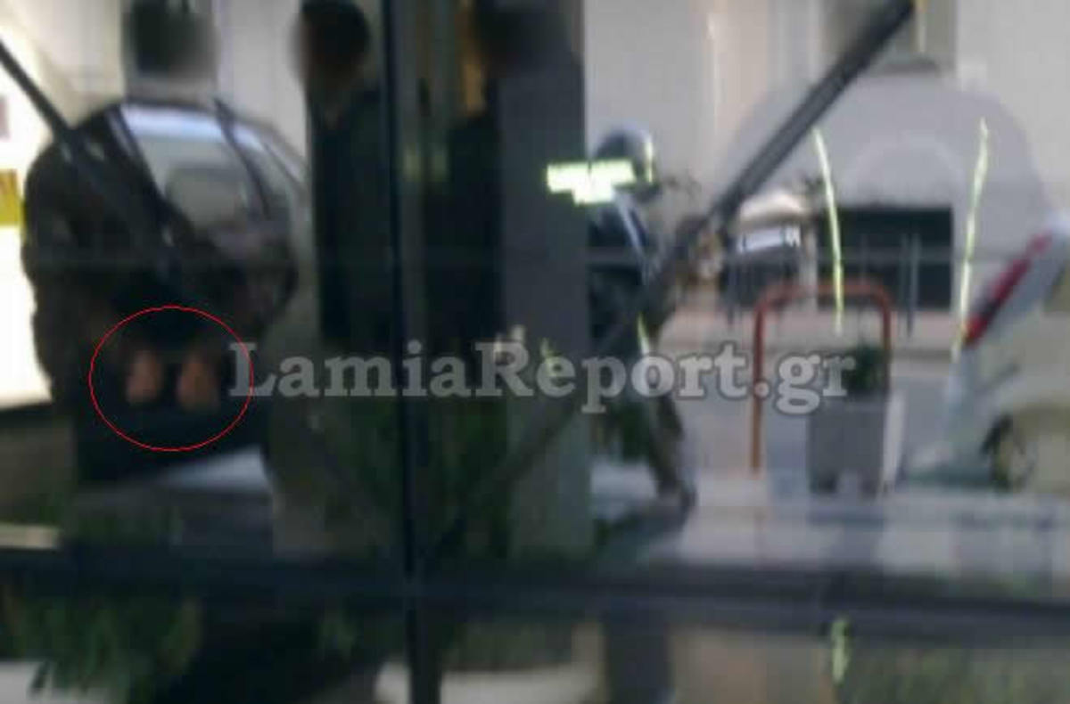 Λαμία:Βρήκαν το…ΔΙΑολό τους, ενώ άνοιγαν το διαμέρισμα – Δείτε φωτό! | Newsit.gr Λαμία:Βρήκαν το…ΔΙΑολό τους, ενώ άνοιγαν το διαμέρισμα – Δείτε φωτό! | Newsit.gr