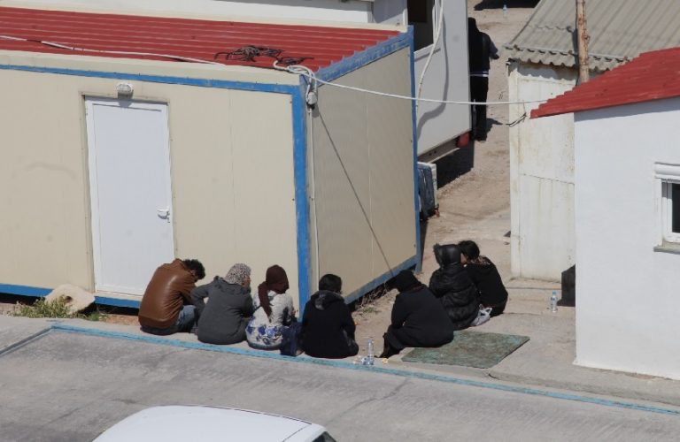 Χίος: Επιδημία ψώρας στο hotspot! | Newsit.gr Χίος: Επιδημία ψώρας στο hotspot! | Newsit.gr