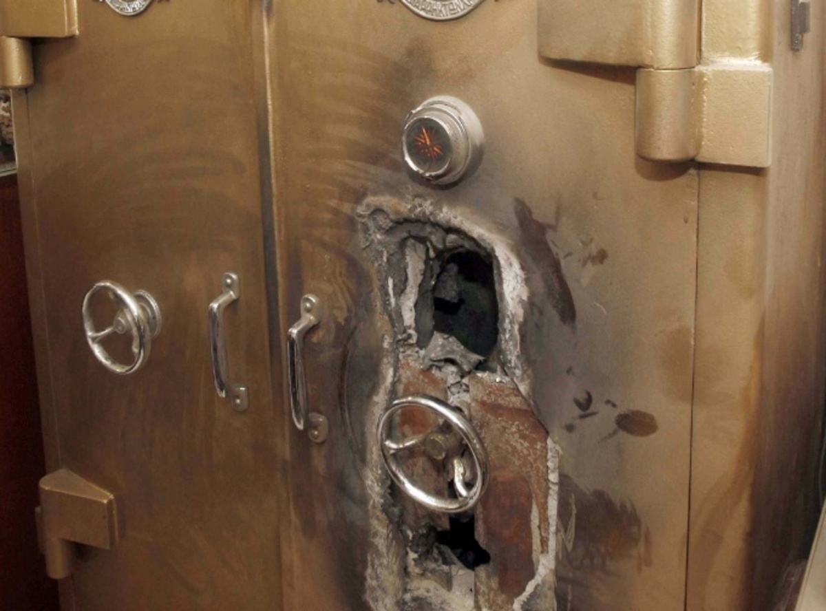 Χανιά: Φόρτωσαν το χρηματοκιβώτιο και… μην τους είδατε! | Newsit.gr Χανιά: Φόρτωσαν το χρηματοκιβώτιο και… μην τους είδατε! | Newsit.gr