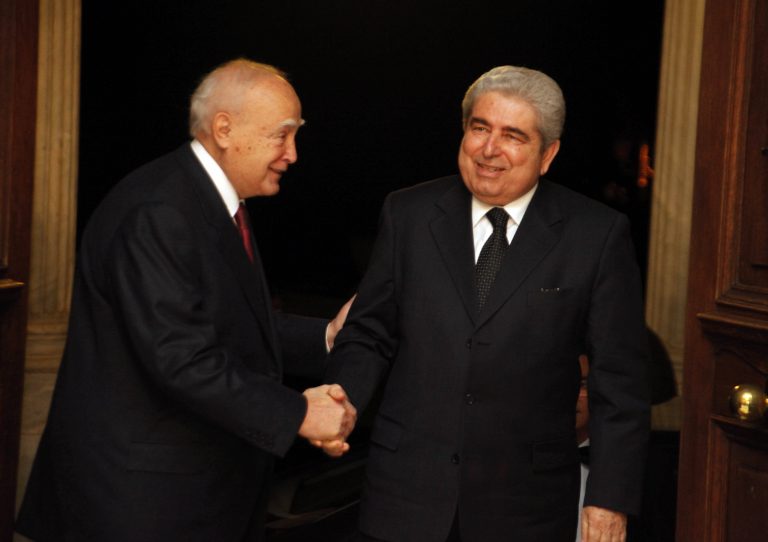 Έντονες διαβουλεύσεις για το Κυπριακό | Newsit.gr Έντονες διαβουλεύσεις για το Κυπριακό | Newsit.gr
