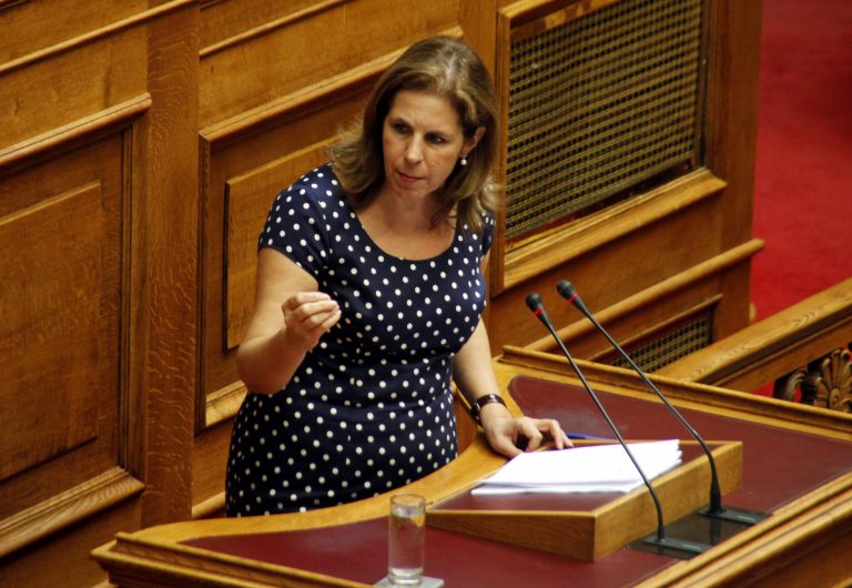 Ζητούν την παραίτηση της Χριστοφιλοπούλου – Καταγγελίες για την κόρη της και τις υποκλοπές θεμάτων των πανελλαδικών | Newsit.gr Ζητούν την παραίτηση της Χριστοφιλοπούλου – Καταγγελίες για την κόρη της και τις υποκλοπές θεμάτων των πανελλαδικών | Newsit.gr