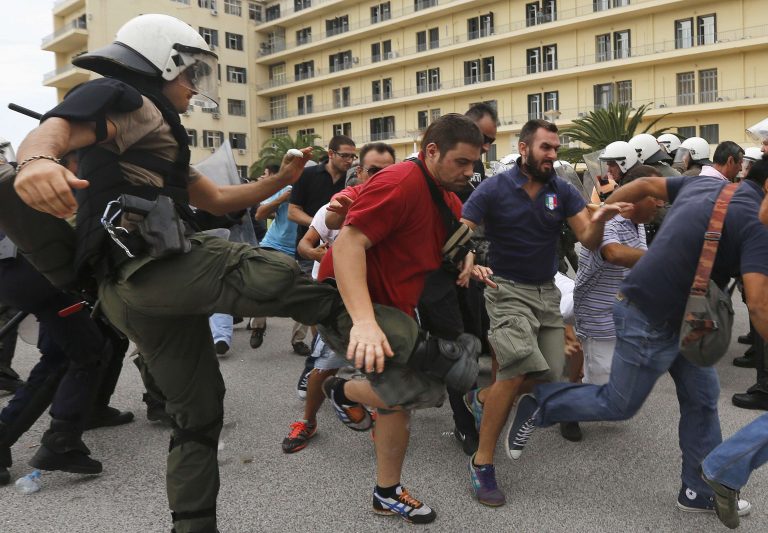 Στον εισαγγελέα σήμερα οι 12 συλληφθέντες για το «ντου» στο Πεντάγωνο | Newsit.gr Στον εισαγγελέα σήμερα οι 12 συλληφθέντες για το «ντου» στο Πεντάγωνο | Newsit.gr