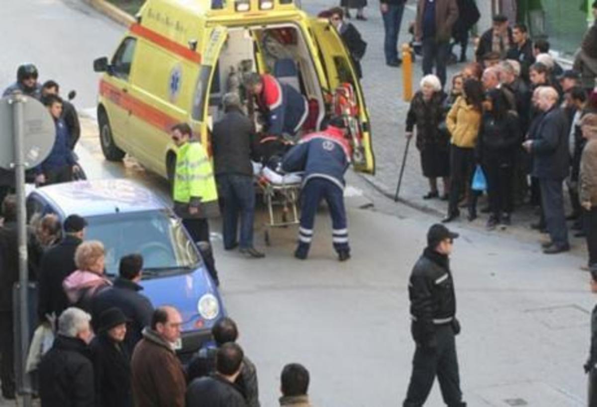 Πάτρα: Αυτοκίνητο παρέσυρε μάνα και το 1,5 ετών αγοράκι της! | Newsit.gr Πάτρα: Αυτοκίνητο παρέσυρε μάνα και το 1,5 ετών αγοράκι της! | Newsit.gr