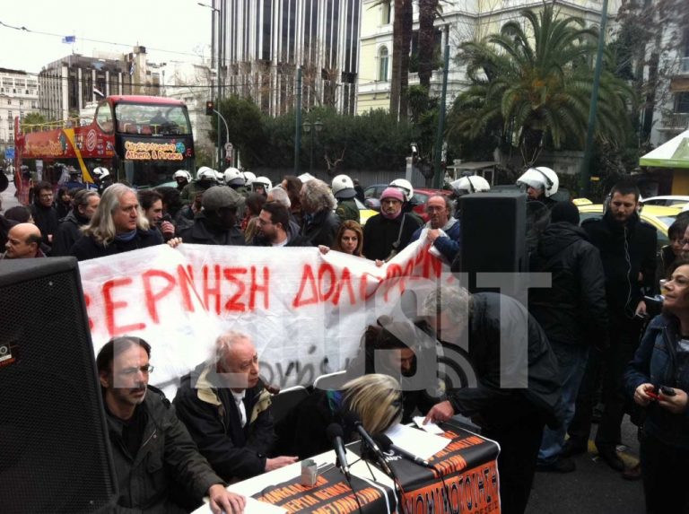 Ηθελαν να δώσουν συνέντευξη Τύπου στο πεζοδρόμιο και τους κατέβασαν στον δρόμο! – 59 απεργοί πείνας στο νοσοκομείο | Newsit.gr Ηθελαν να δώσουν συνέντευξη Τύπου στο πεζοδρόμιο και τους κατέβασαν στον δρόμο! – 59 απεργοί πείνας στο νοσοκομείο | Newsit.gr